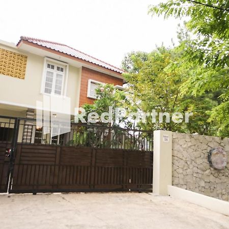 Fazza Syariah Mitra Reddoorz Otel Cakarta Dış mekan fotoğraf