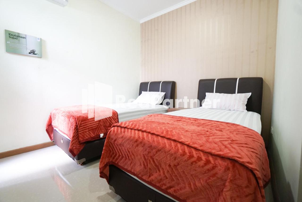 Fazza Syariah Mitra Reddoorz Otel Cakarta Dış mekan fotoğraf