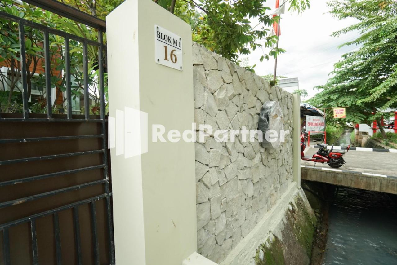 Fazza Syariah Mitra Reddoorz Otel Cakarta Dış mekan fotoğraf