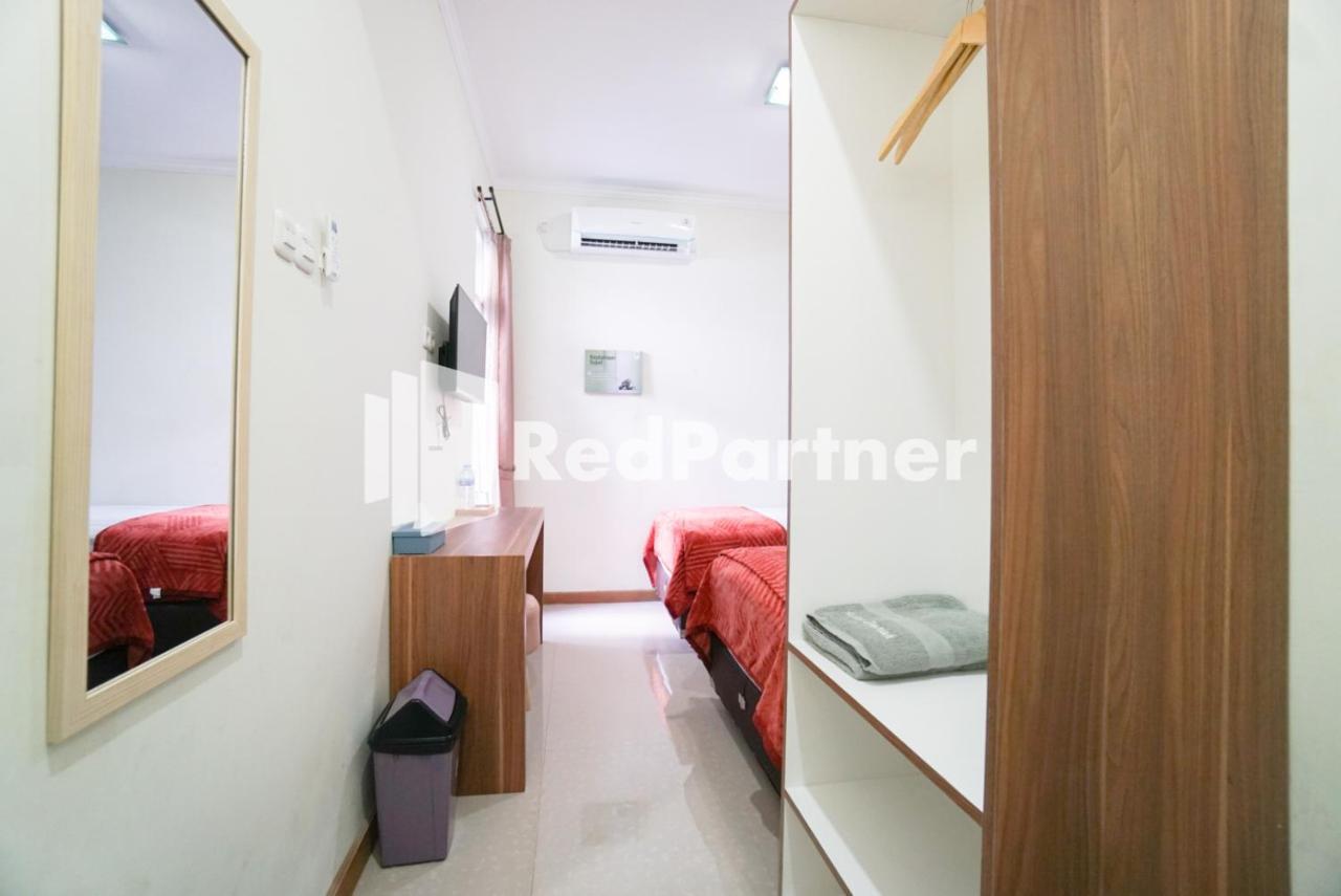 Fazza Syariah Mitra Reddoorz Otel Cakarta Dış mekan fotoğraf