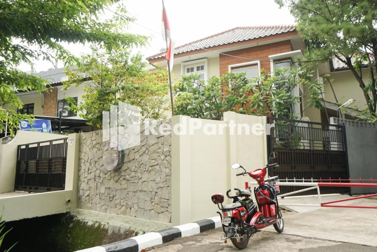 Fazza Syariah Mitra Reddoorz Otel Cakarta Dış mekan fotoğraf