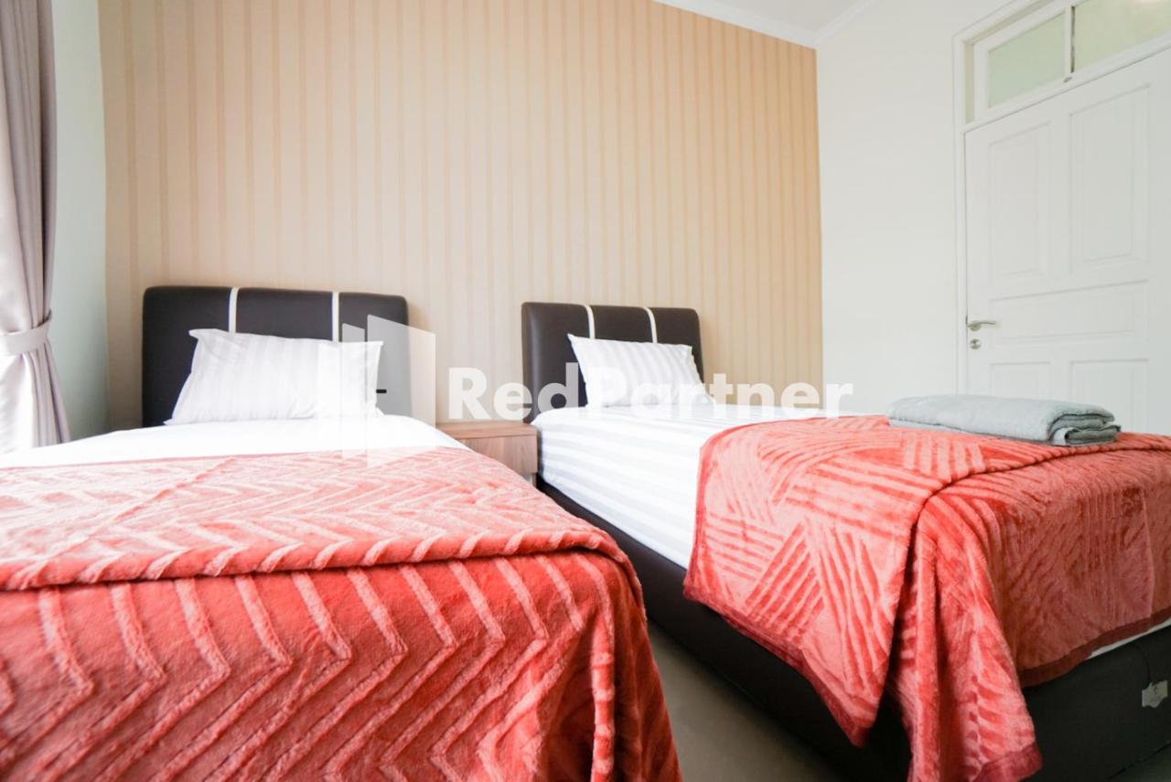 Fazza Syariah Mitra Reddoorz Otel Cakarta Dış mekan fotoğraf