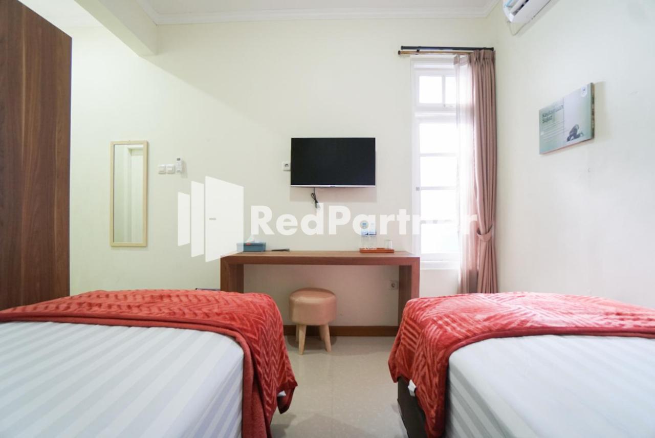Fazza Syariah Mitra Reddoorz Otel Cakarta Dış mekan fotoğraf